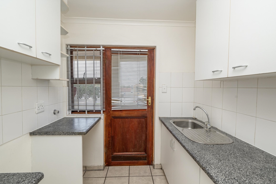 1 Bedroom Property for Sale in Kenilworth Western Cape